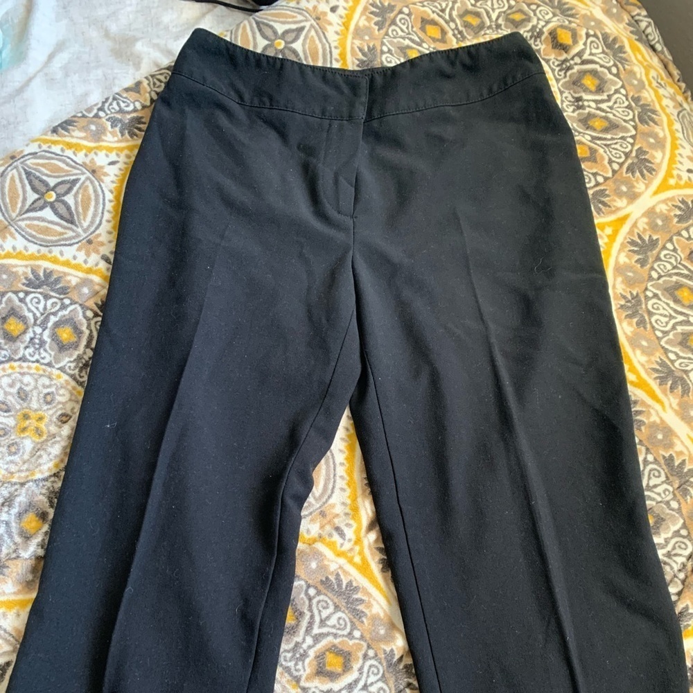 Sports collection brand women’s black mid rise dress capris